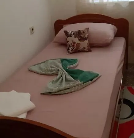 Bruna's * Τίρανα